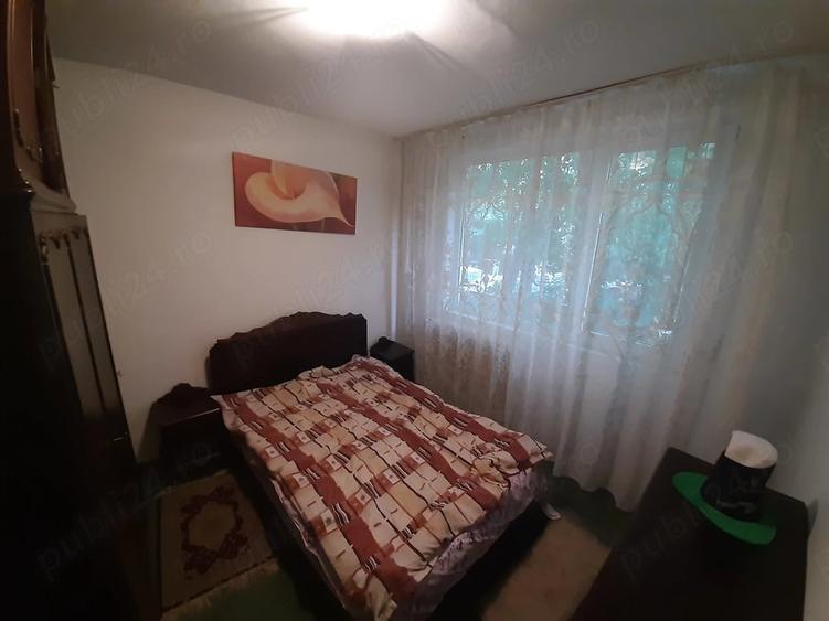Apartament cu 3 camere semidecomandat în Valea Ialomiței