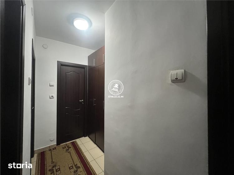 Apartament cu 3 camere decomandat în Nicolina