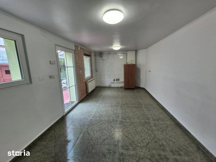 Casă cu 4 camere cu Teren 421 Mp în Funcționarilor