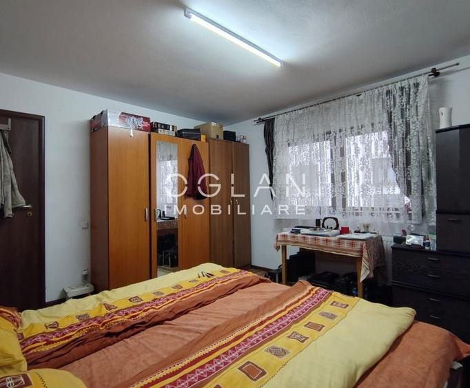 Casă individuală cu 7 camere cu Canalizare în Șelimbăr