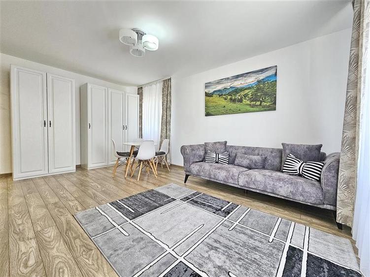 Apartament cu 2 camere decomandat în Tractorul