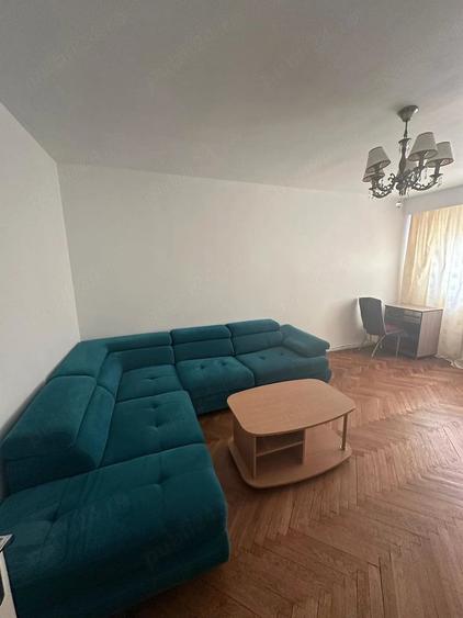 Apartament cu 3 camere decomandat, mobilat în Sud