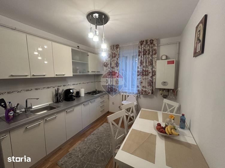 Apartament cu 3 camere decomandat în Traian