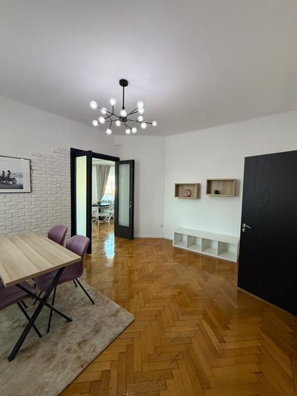 Apartament cu 4 camere semidecomandat, mobilat în Universitate