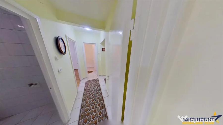 Apartament cu 3 camere decomandat în Calea București