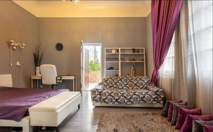 Casă cu 26 camere cu Teren 1051 Mp în Victoriei