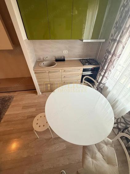 Apartament cu 2 camere semidecomandat, mobilat în Fratelia