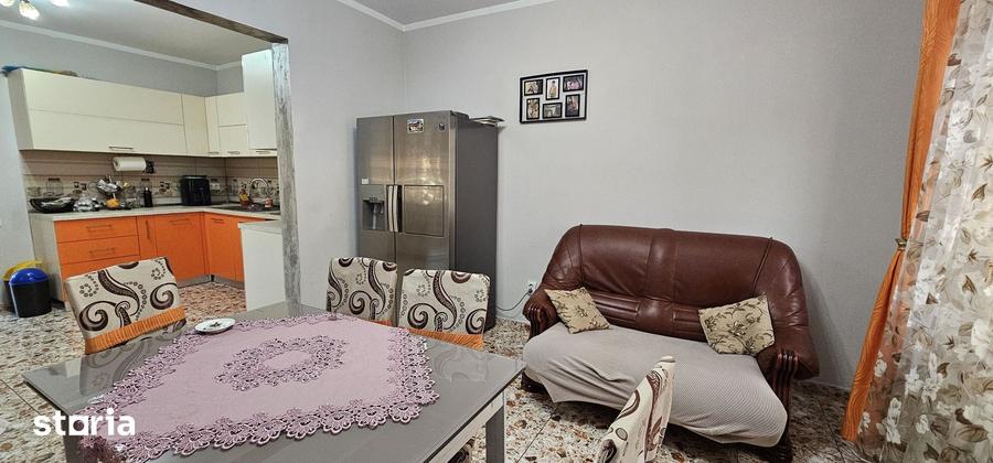 Casă cu 5 camere decomandat cu Teren 250 Mp în Lazaret