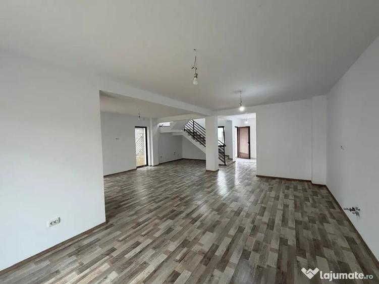 Casă cu 4 camere cu Teren 253 Mp în Central