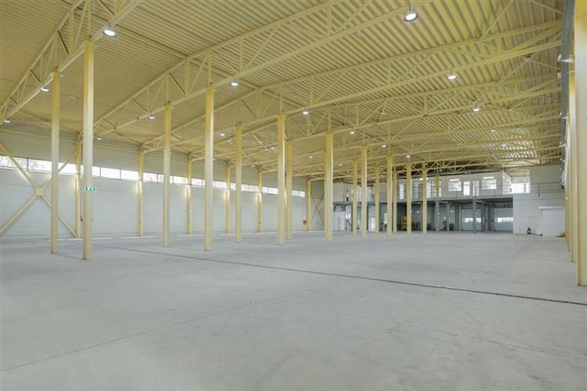 Spațiu industrial, de 2,100 mp, în Central