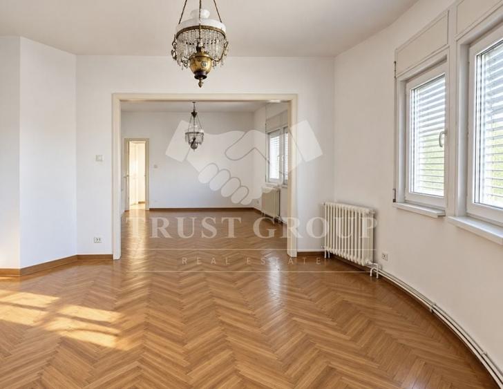 Apartament cu 5 camere semidecomandat în Vatra Luminoasă