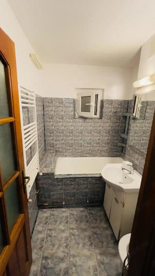 Apartament cu 3 camere decomandat în Soarelui