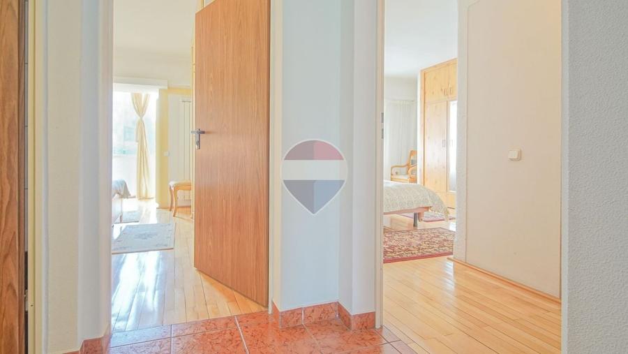 Apartament cu 4 camere decomandat, mobilat în Clăbucet