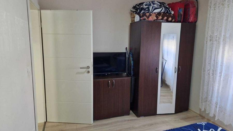 Apartament cu 2 camere semidecomandat în Dumbrăvița