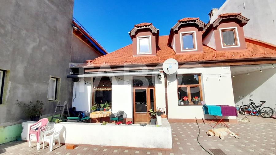 Casă individuală cu 30 camere cu Canalizare în Orașul de Jos