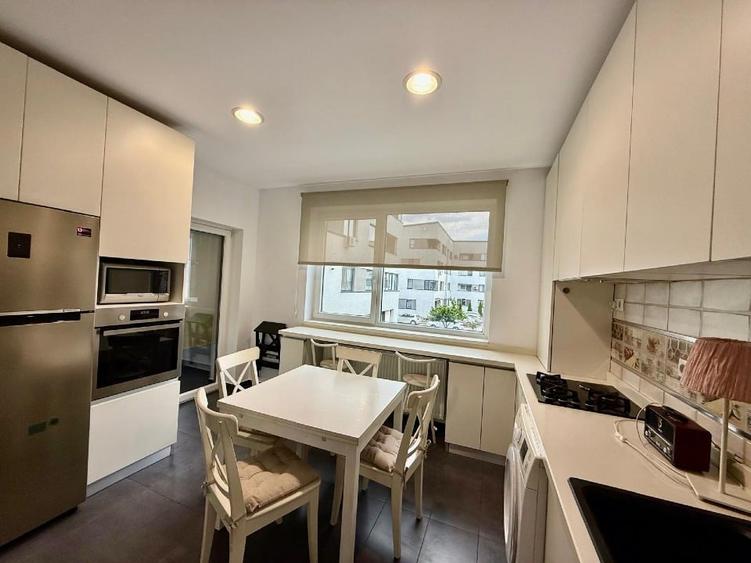Apartament cu 3 camere semidecomandat, mobilat în Florești