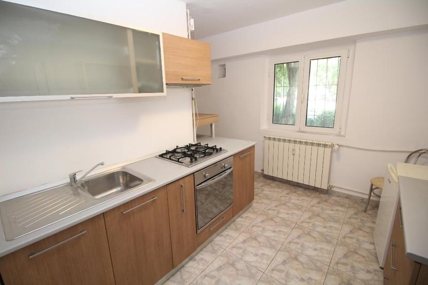 Apartament cu 3 camere decomandat, mobilat în Decebal