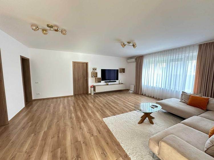 Casă cu 4 camere cu Teren 690 Mp în Moșnița Nouă