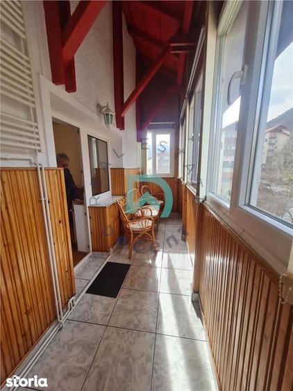 Apartament cu 3 camere decomandat, mobilat în Valea Cetății