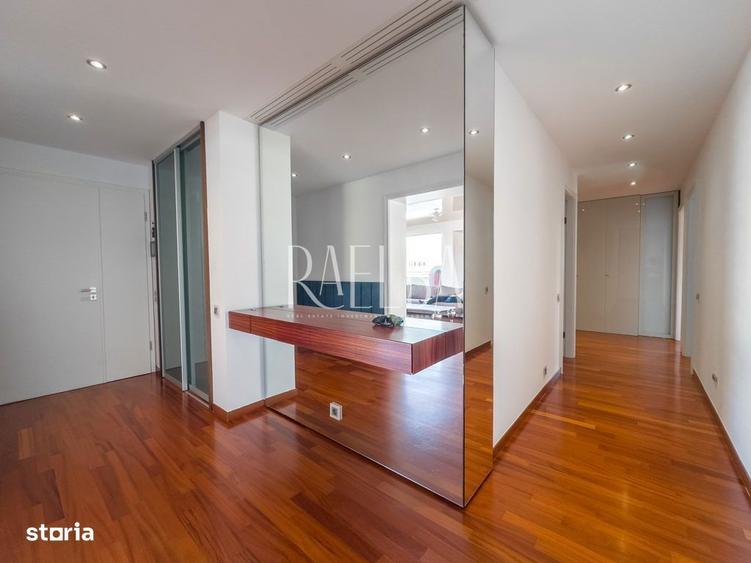 Apartament cu 4 camere, mobilat în Capitale