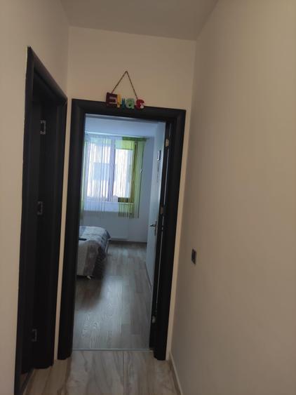 Apartament cu 3 camere decomandat în Tractorul