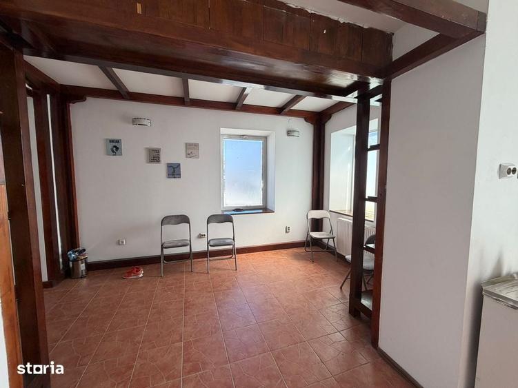 Casă cu 4 camere cu Teren 158 Mp în Păcurari