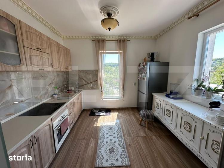 Casă cu 9 camere cu Teren 1604 Mp în Central