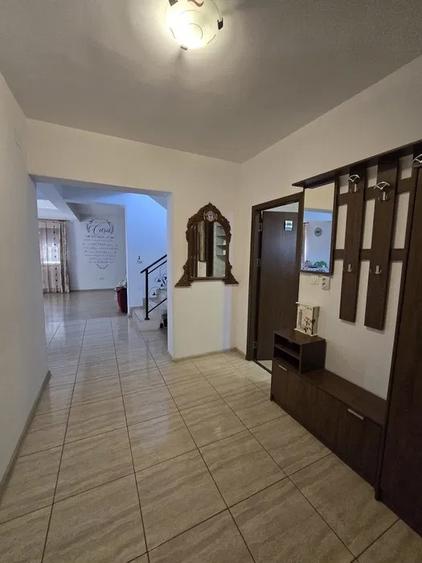Casă individuală cu 4 camere cu Teren 300 Mp în Lazu
