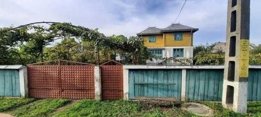 Casă cu 4 camere în Roșiori