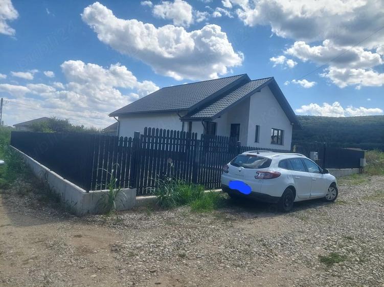 Casă cu Teren 400 Mp în Hemeiuș