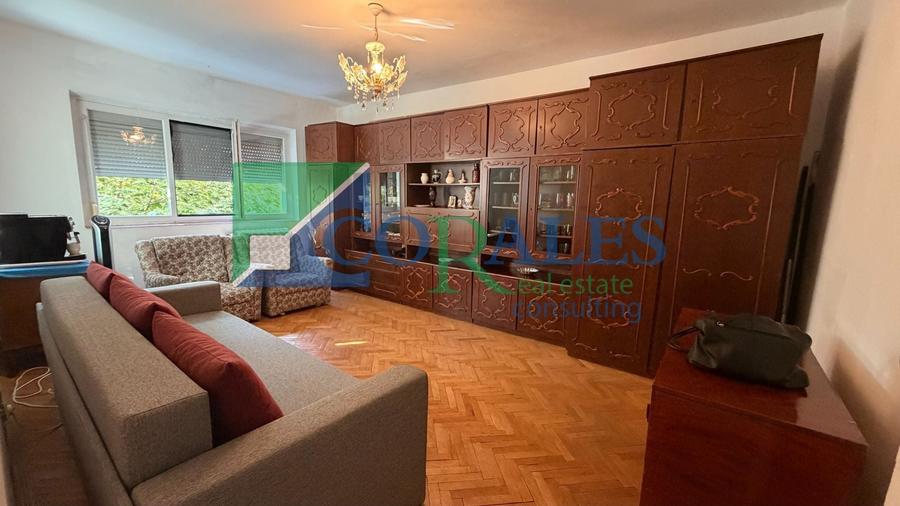 Apartament cu 3 camere decomandat, mobilat în Plăvăț II
