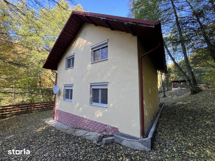 Casă cu 4 camere cu Teren 1292 Mp în Drăganu
