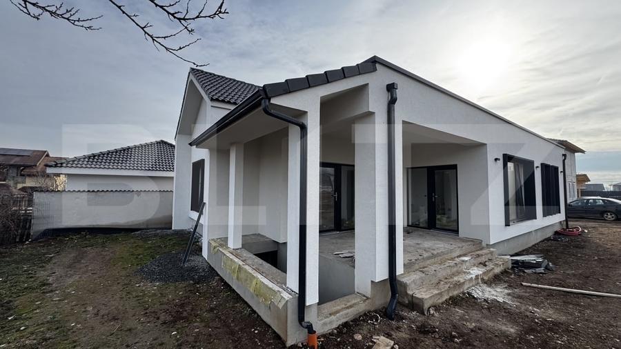 Casă individuală cu 4 camere cu Canalizare în Cetate