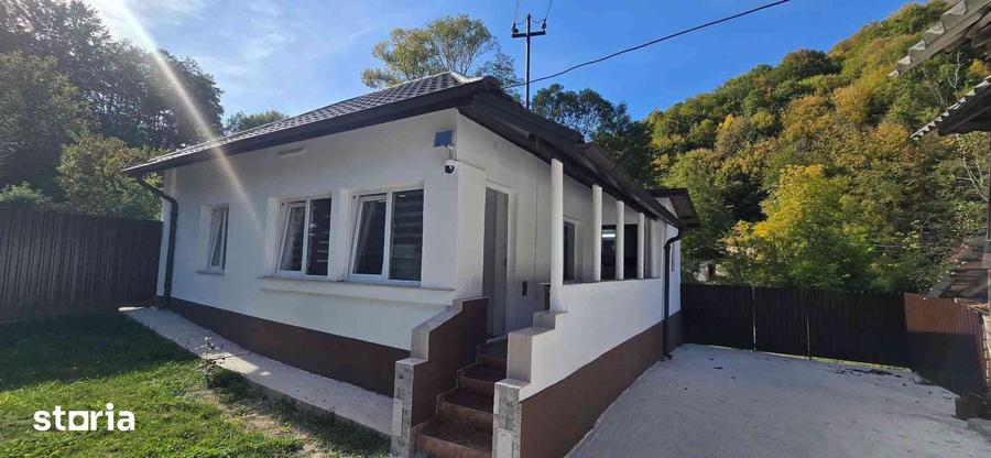 Casă cu 2 camere cu Teren 1470 Mp în Central