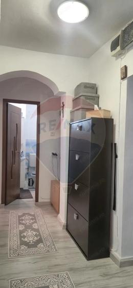 Apartament cu 3 camere semidecomandat în Sud