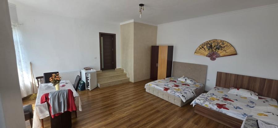 Casă individuală cu 6 camere cu Canalizare în Malu Mare