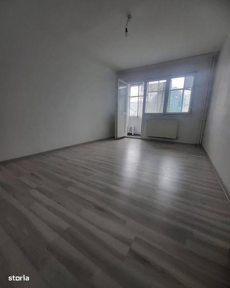 Apartament cu 2 camere decomandat în Cornișa