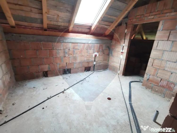 Casă cu 5 camere cu Teren 6400 Mp în Copalnic
