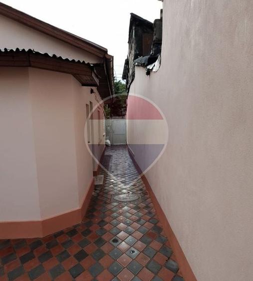 Casă individuală cu 4 camere cu Teren 149.44999694824 Mp în Vitan