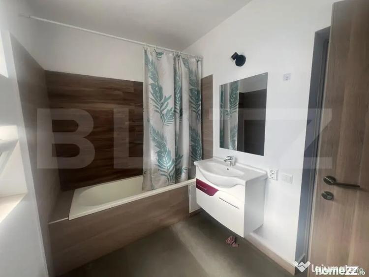 Apartament cu 4 camere semidecomandat în Central