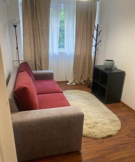 Apartament cu 3 camere semidecomandat în Iancului