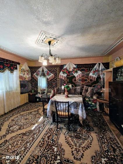 Casă cu 4 camere cu Teren 4605 Mp în Livezile