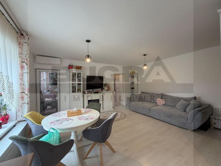 Apartament cu 3 camere decomandat în Europa