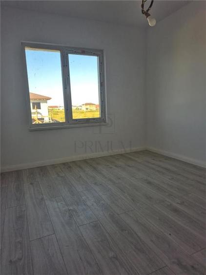 Duplex cu 4 camere cu Canalizare în Moșnița Nouă