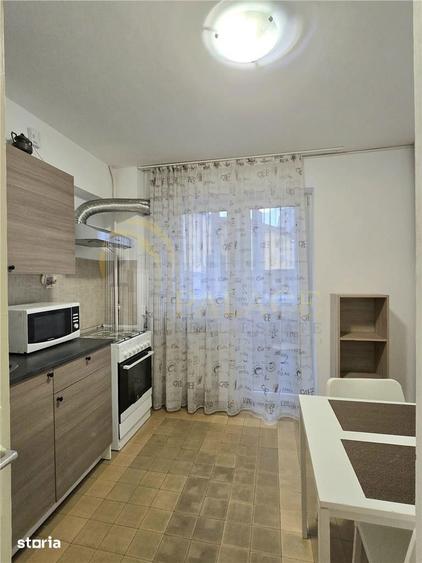 Apartament cu 3 camere decomandat, mobilat în Centrul Istoric