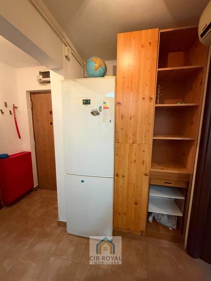 Apartament cu 2 camere decomandat în Victoriei