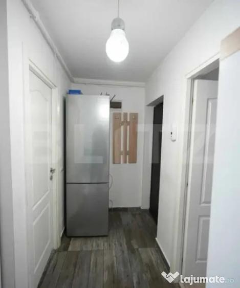 Apartament cu 3 camere semidecomandat în Florești