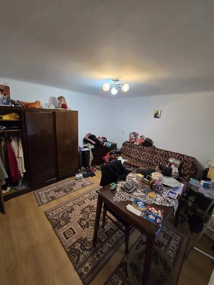 Casă cu 3 camere cu Teren 240 Mp în 23 August