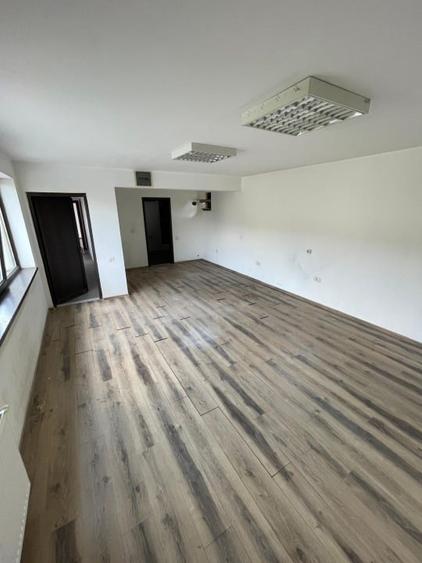 Apartament cu 5 camere decomandat în Spitalul Județean