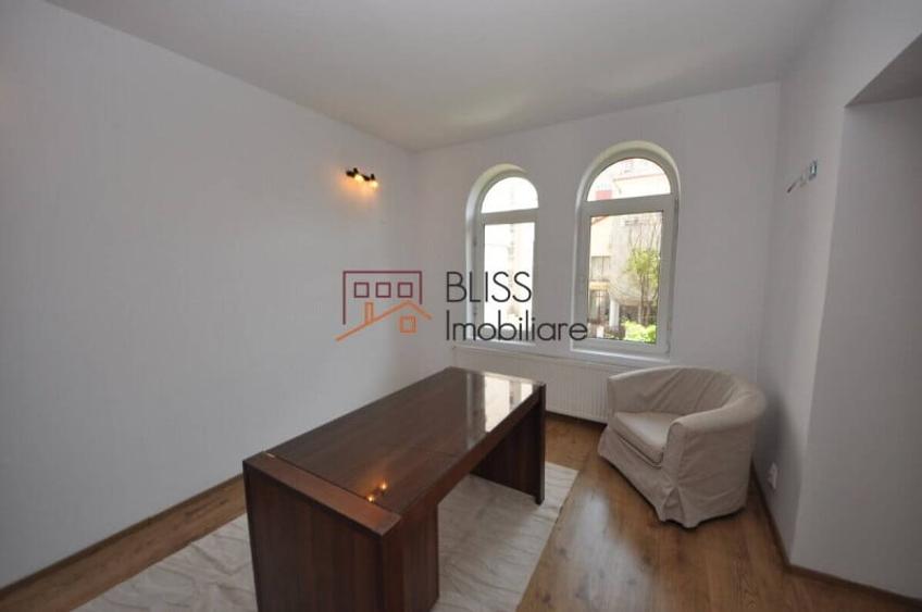Apartament cu 5 camere decomandat în P-ța Dorobanți